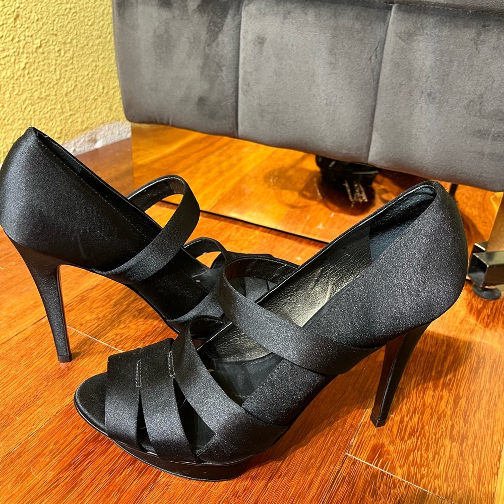 BCBGMaxazria satin platform stilettos size 9